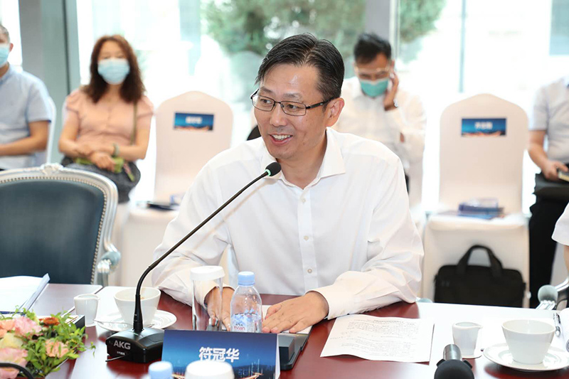 “老交通”智庫執(zhí)行副主任、蘇交科集團董事長符冠華主持沙龍.jpg